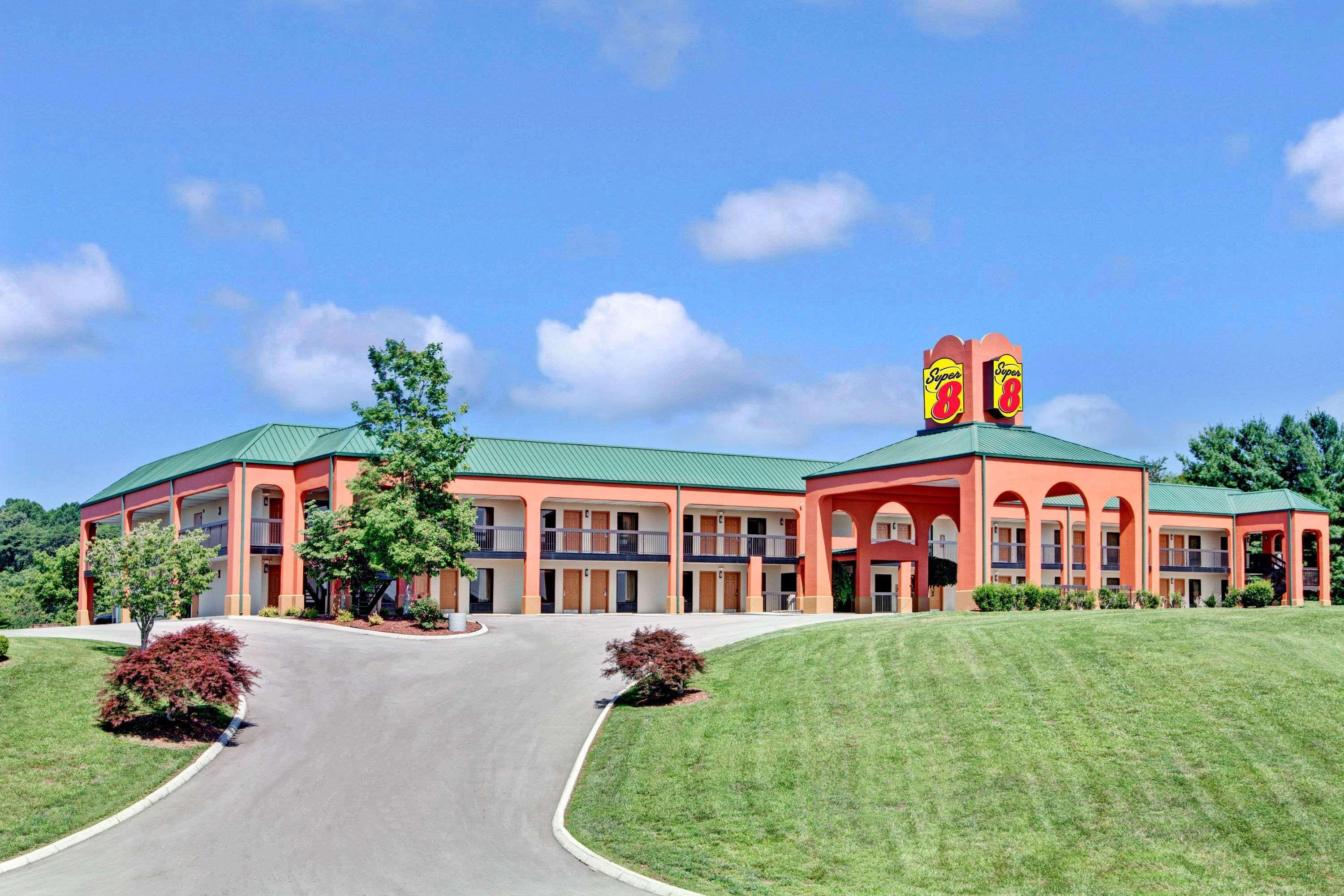 Super 8 By Wyndham East Hotel