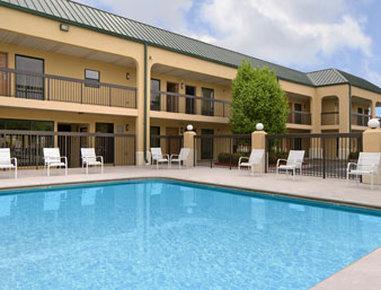 Super 8 By Wyndham East Hotel