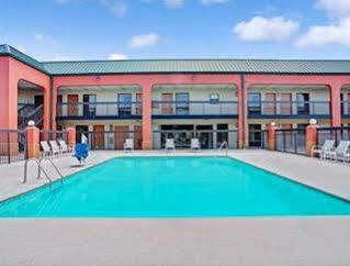 Hotel Super 8 By Wyndham East